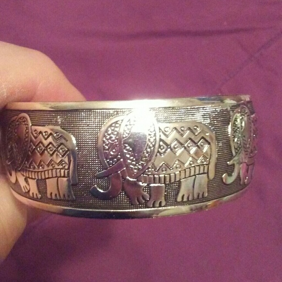 Tibetan silver adjustable Elephant bangle - Picture 2 of 8